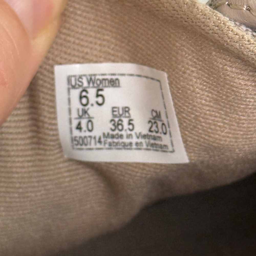 Vans: Women's Tan & White Classic Sneakers, Size 6.5 Women's - Picture 9 of 9